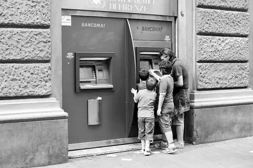 Ecco i paesi dove le famiglie hanno più risparmi in banca: la classifica ti sorprenderà