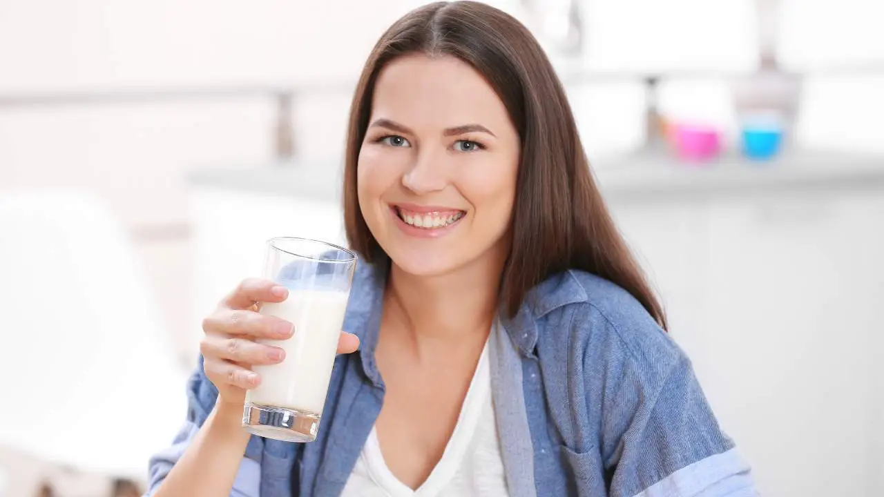 Bere latte vaccino: fa bene o fa male?